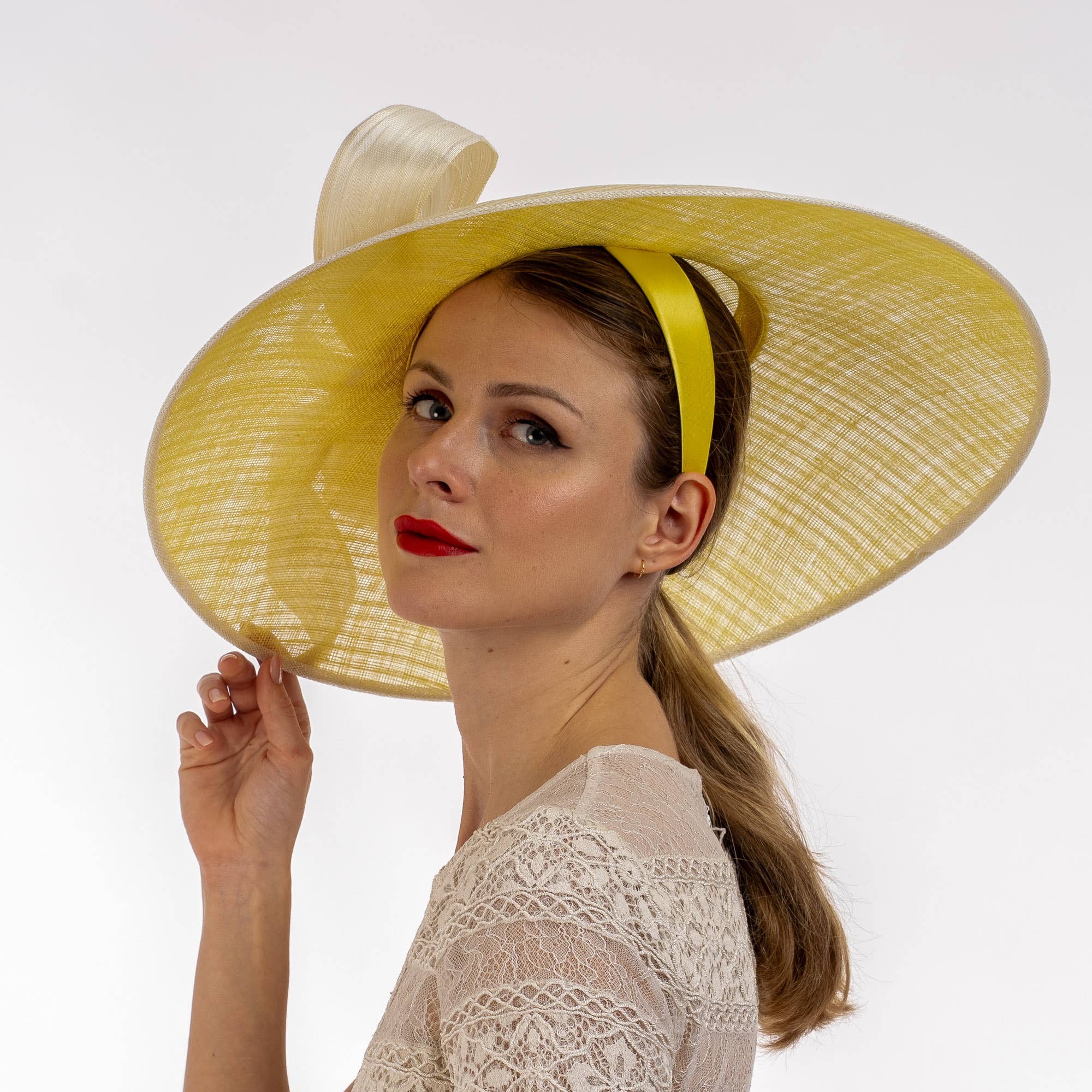 Dual Color Sinamay Base With Jinsin Buntal Bow