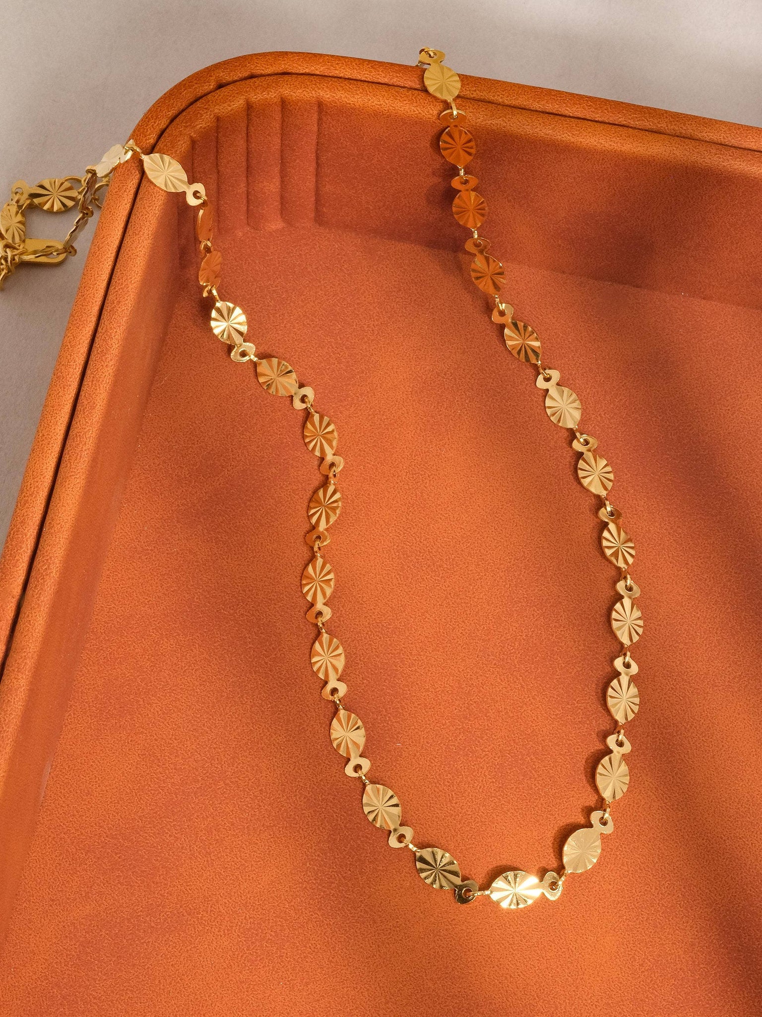 Bise 18K Gold Non-Tarnish Classic Oval Chain Necklace