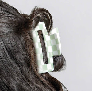 KITSCH - Kitsch x Divi Recycled Plastic Checkered Claw Clip 1pc