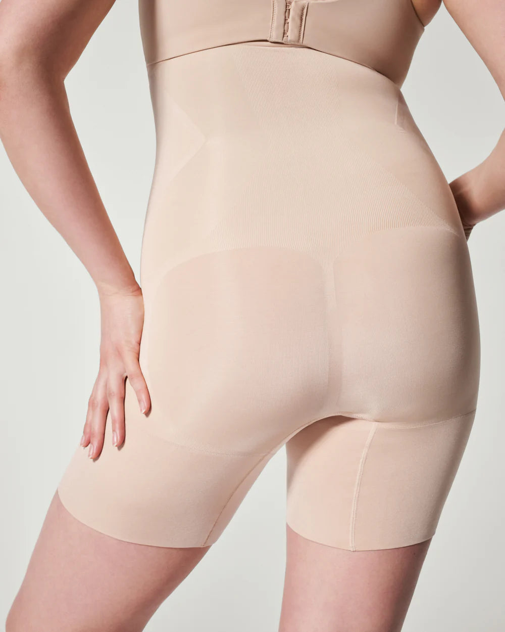 SPANXsculpt High-Waisted Mid-Thigh Short