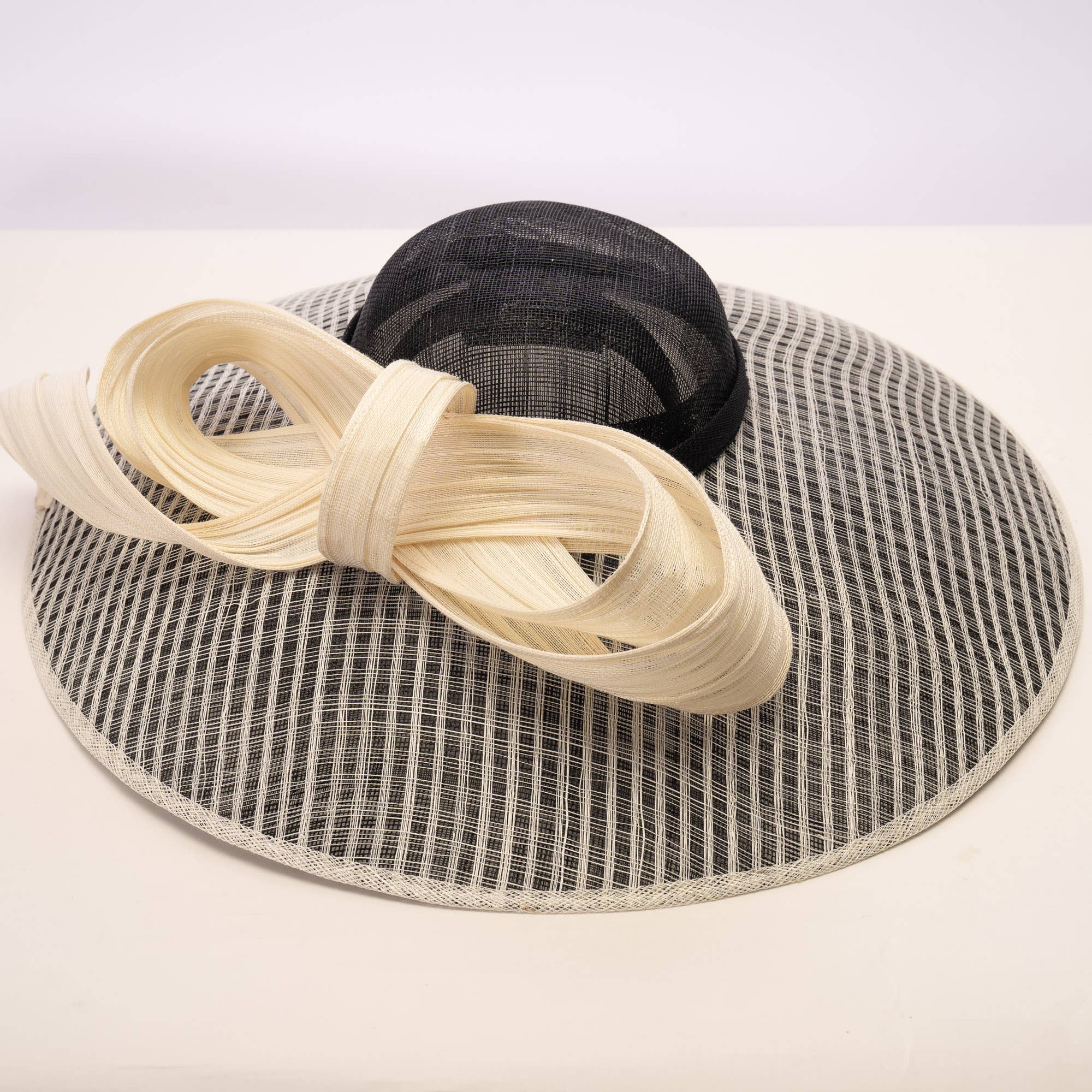 Dual Color Sinamay Base With Jinsin Buntal Bow